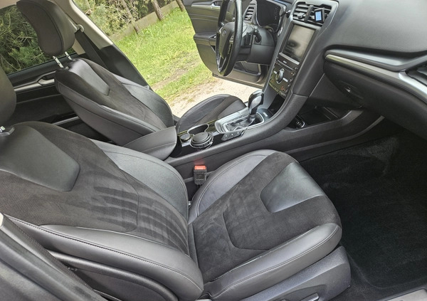 Ford Mondeo cena 56900 przebieg: 240000, rok produkcji 2015 z Sulejówek małe 781